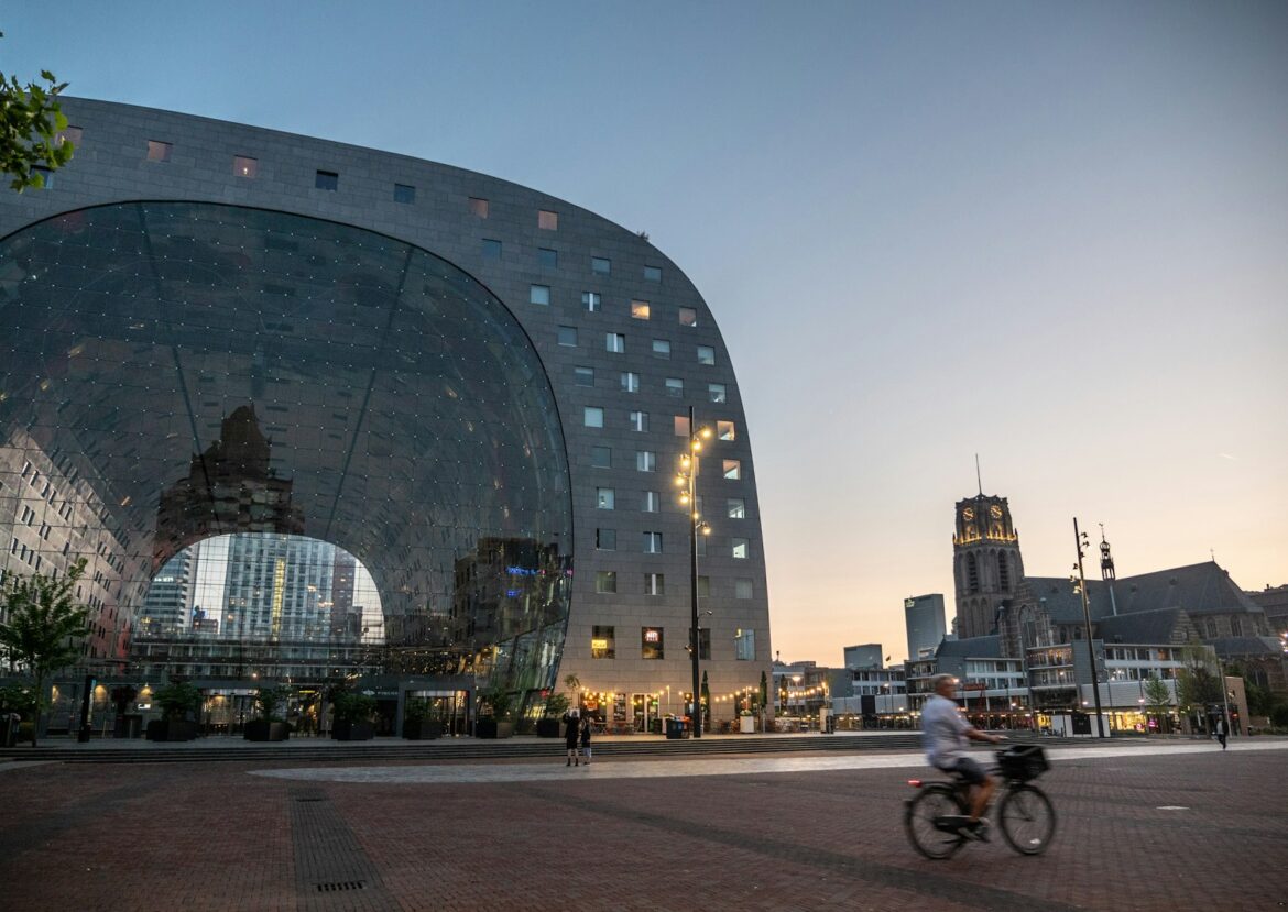Het stadhuis van Rotterdam aan de Coolsingel