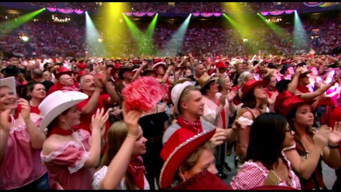 Publiek in de ArenA tijdens Toppers in Concert