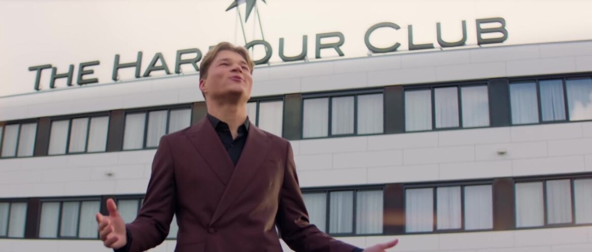 Samuel Welten zingt in de videoclip van Echte liefde is te koop